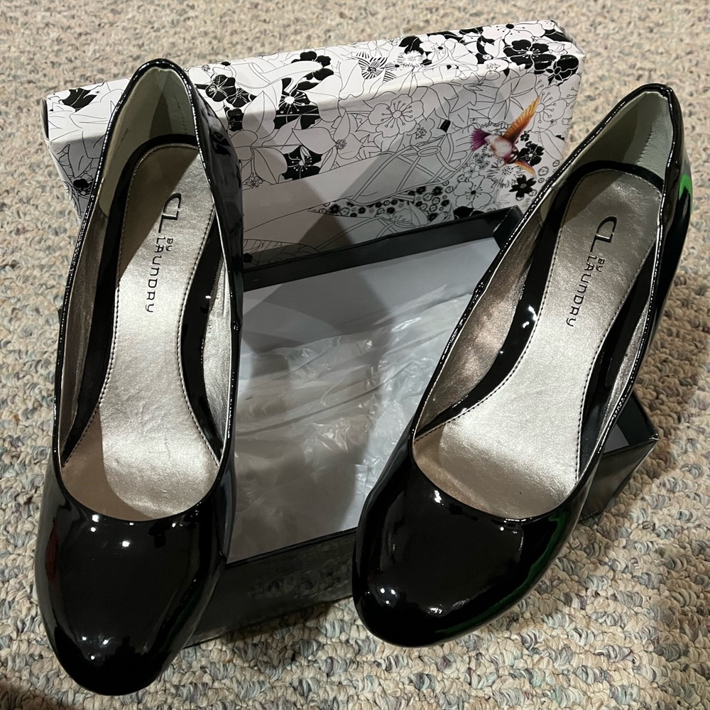 Ladies black size 9 CN laundry Nema dress wedge shoes patent leather